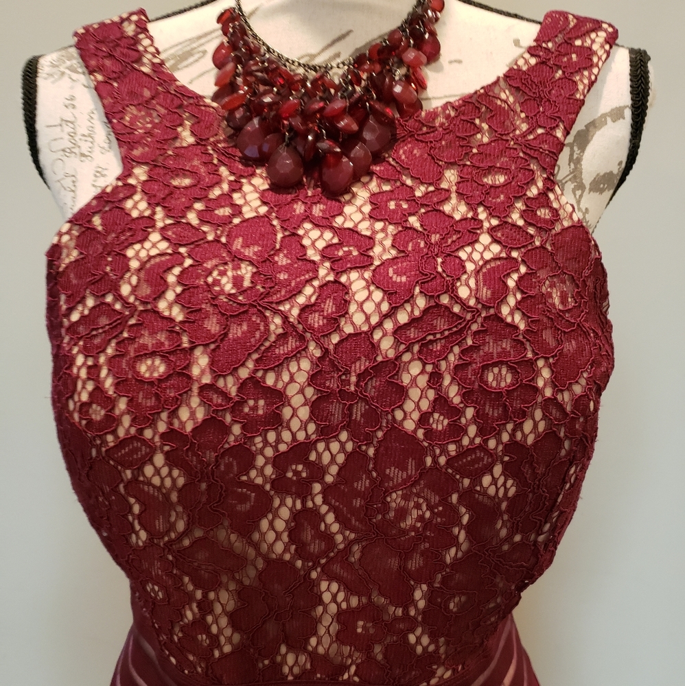 NWT Wine/Burgandy Formal Dress Jrs large/Ladies M - Picture 3 of 8